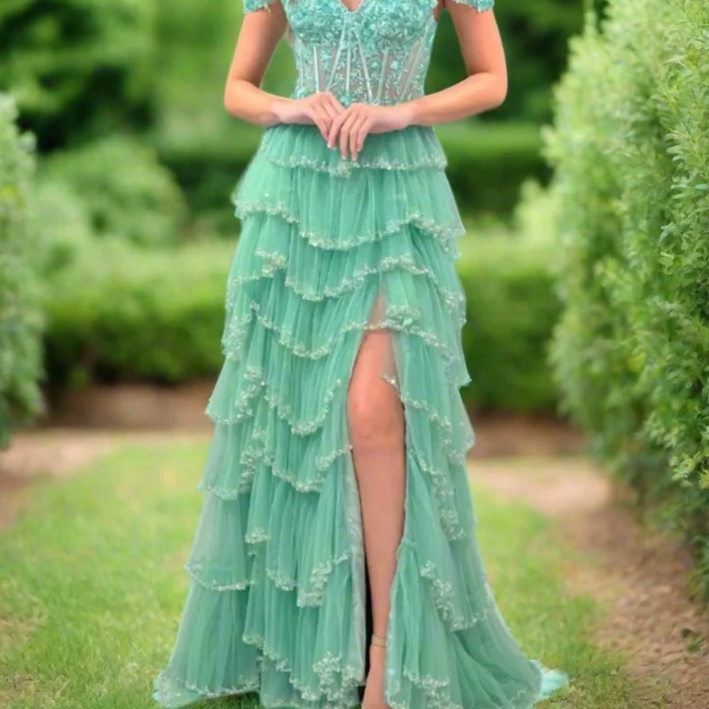 Elegant Mint Green Tiered Evening Dress